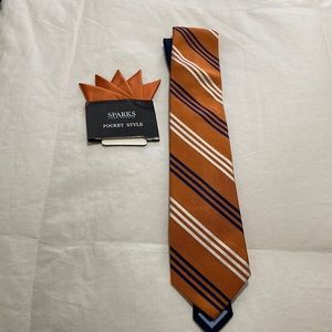 Tie and pocket square set